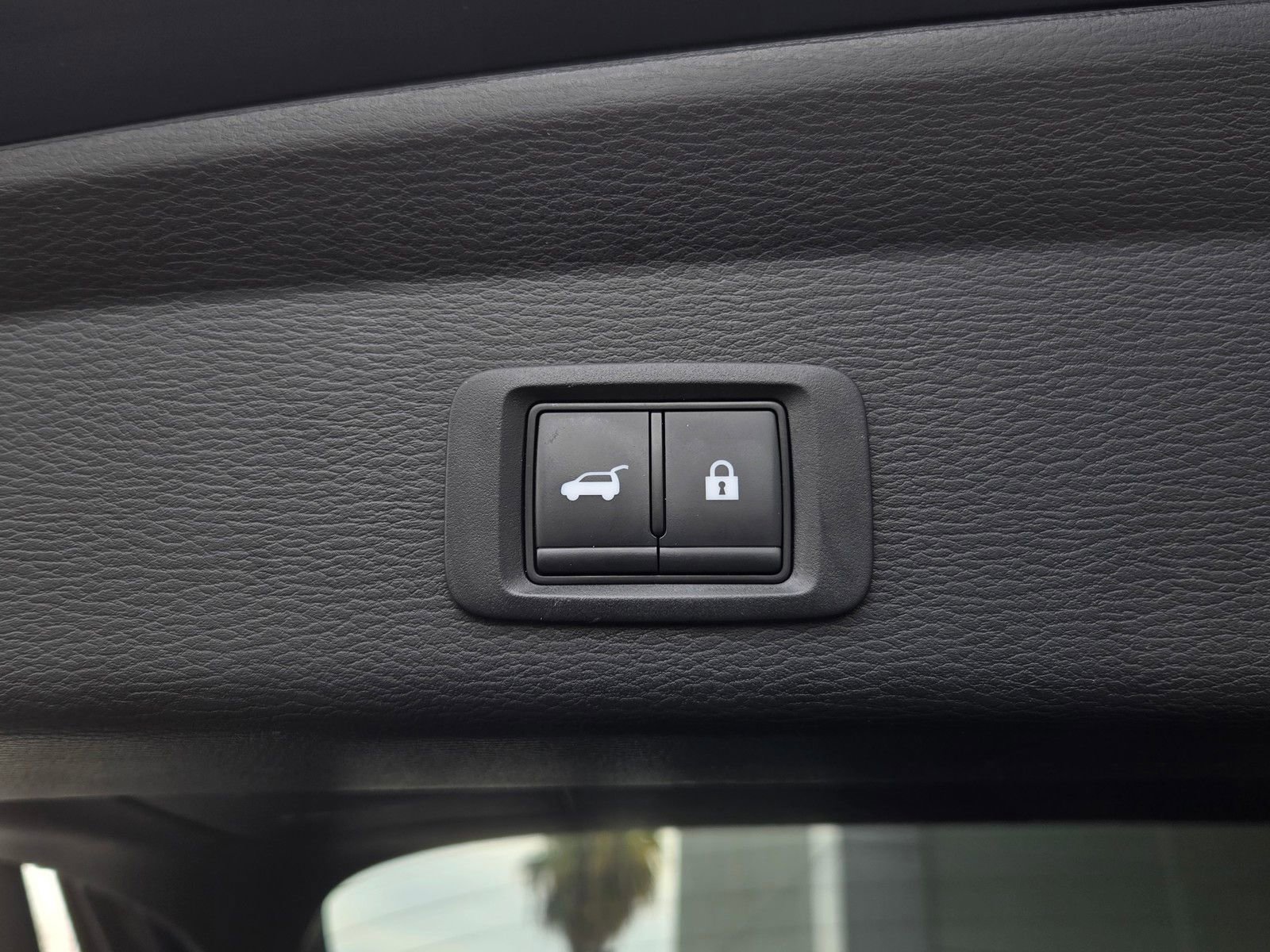 Used 2024 Mitsubishi Outlander SE Black Edition image 27