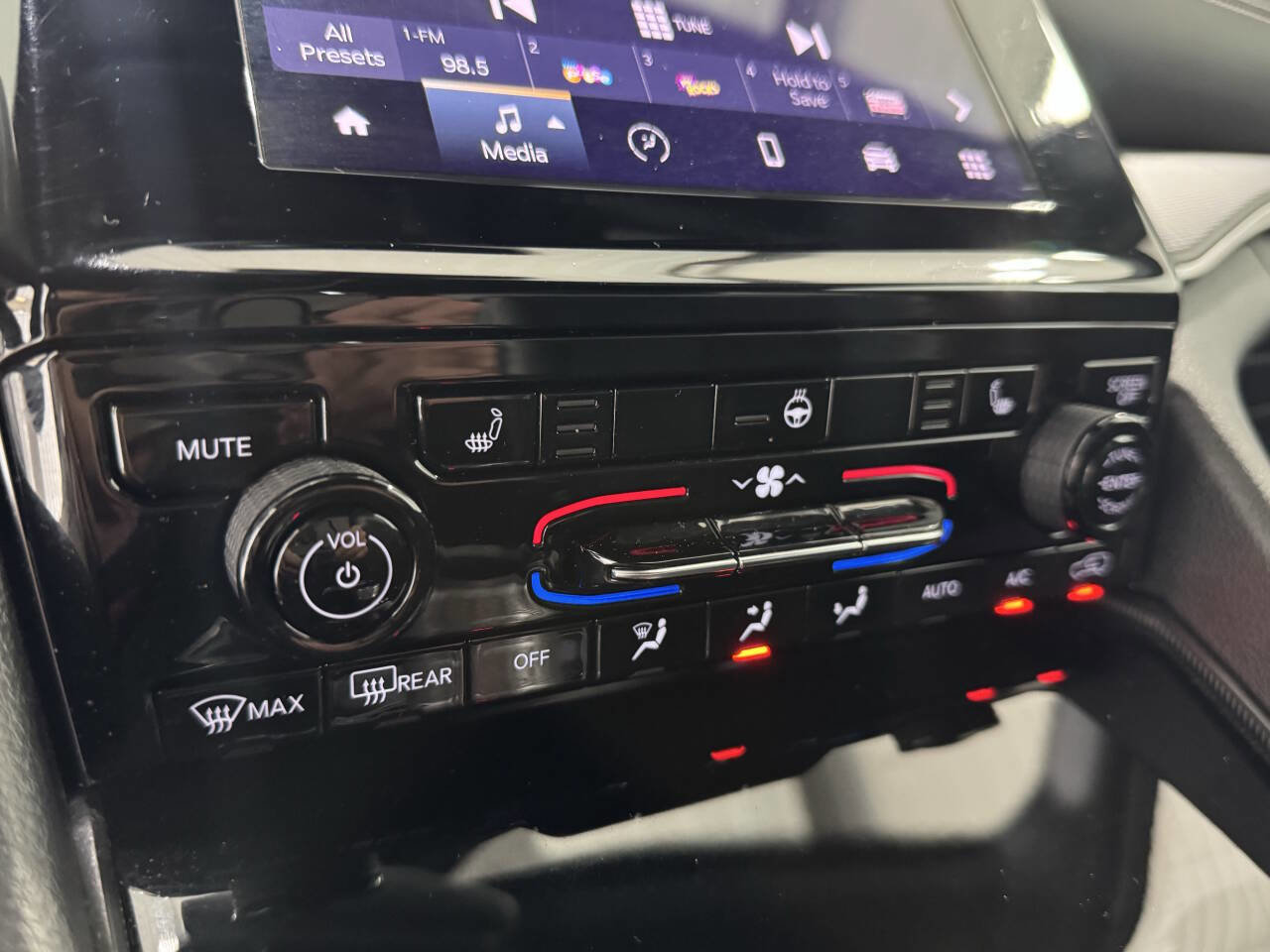 Used 2024 Jeep Grand Cherokee L Laredo image 33