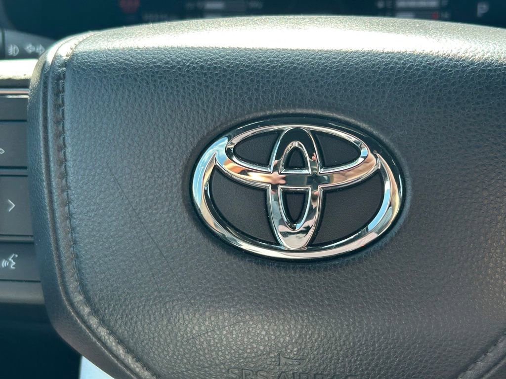Used 2025 Toyota Tundra Limited AWD/4WD image 43