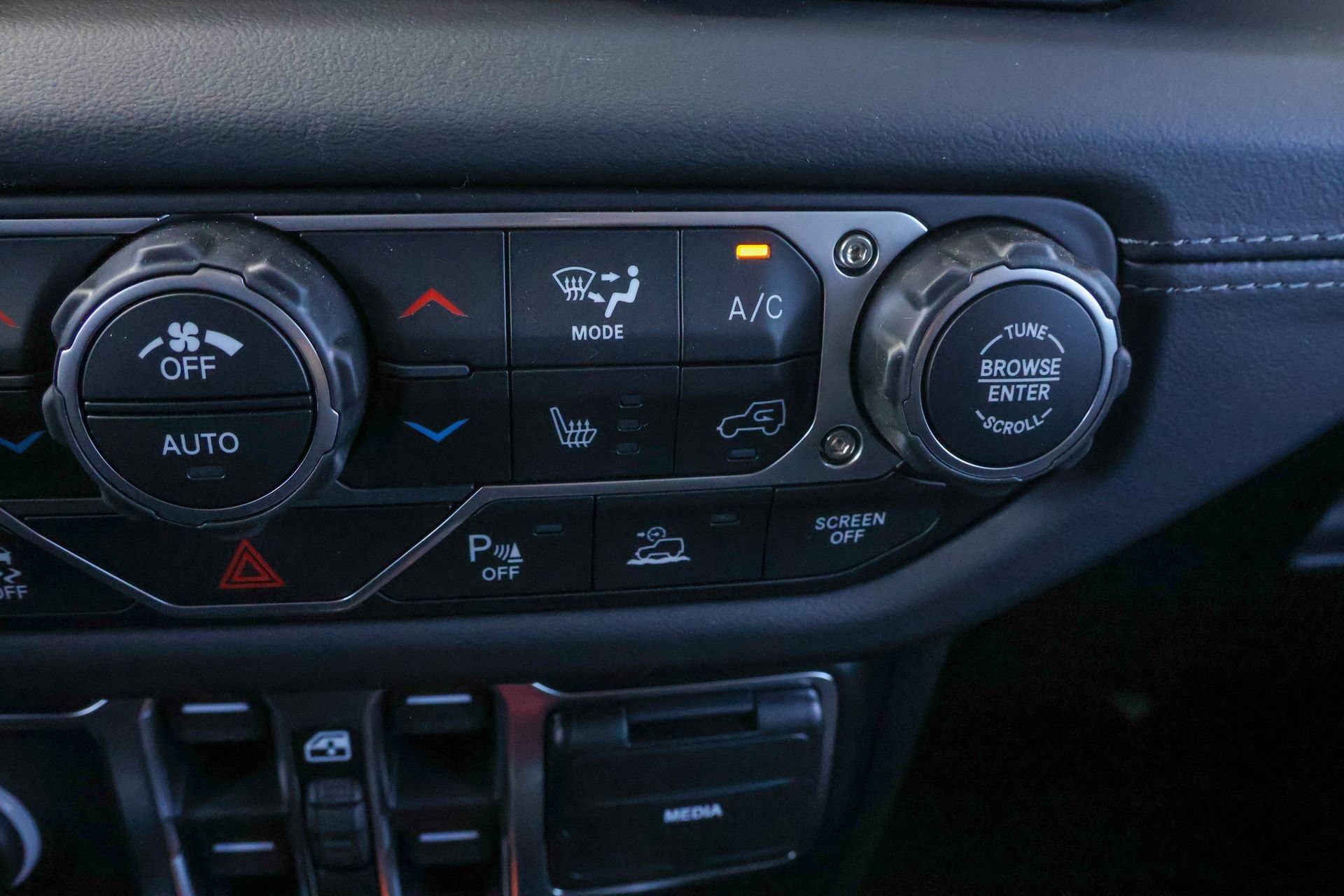 New 2026 Jeep Wrangler Unlimited Sahara AWD/4WD image 20