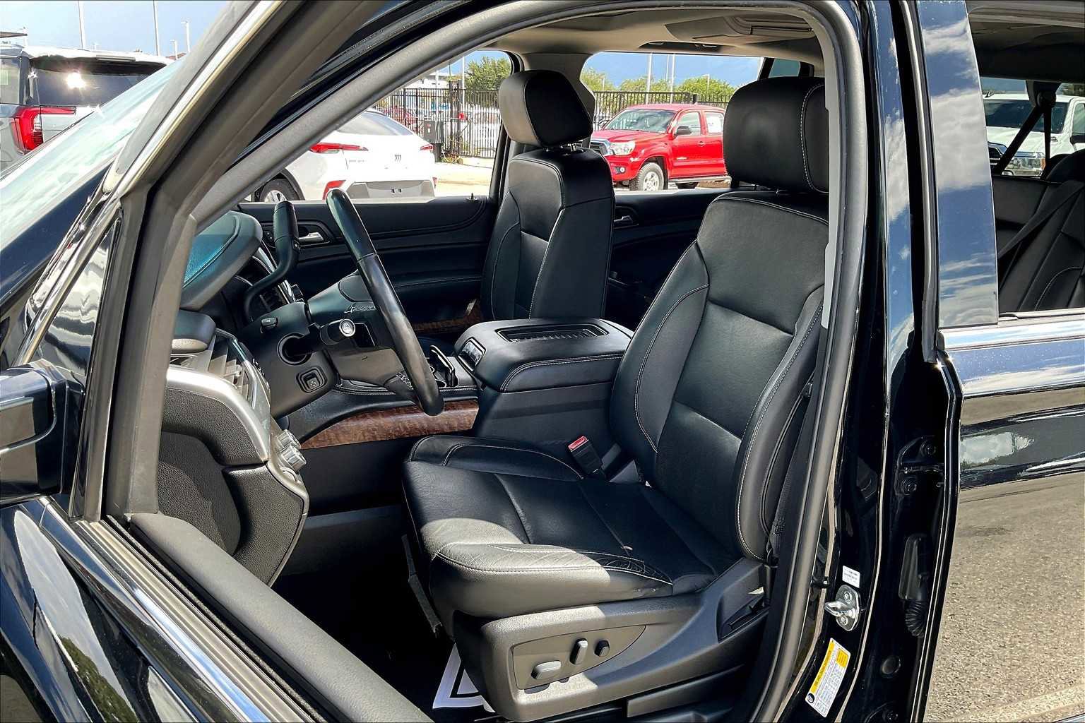 Used 2019 Chevrolet Suburban Premier image 7