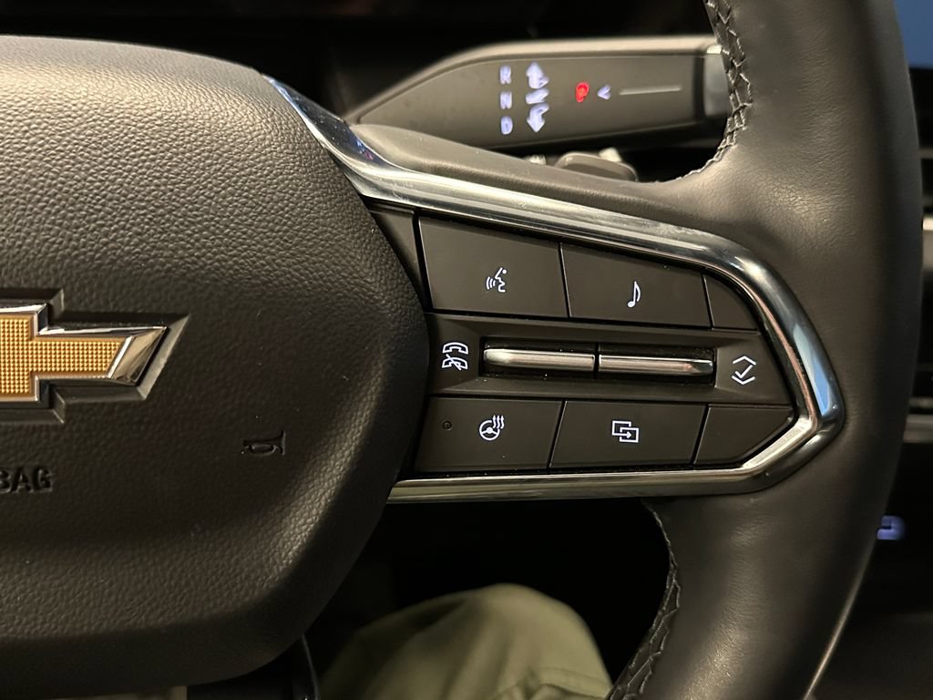 Used 2025 Chevrolet Equinox LT w/ Safety and Technology Package AWD/4WD image 12