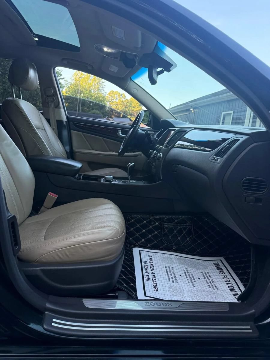 Used 2012 Hyundai Equus Signature RWD image 18