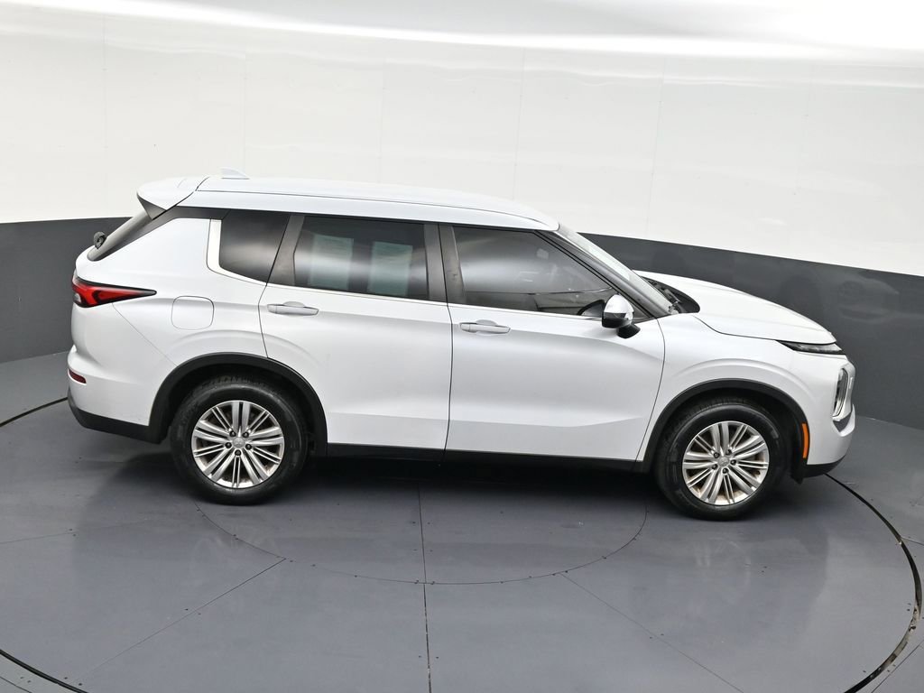 Used 2022 Mitsubishi Outlander ES image 17
