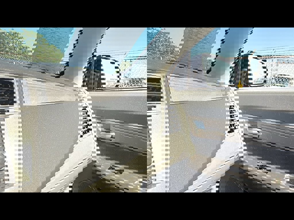 Used 2008 Chrysler Sebring LX image 17