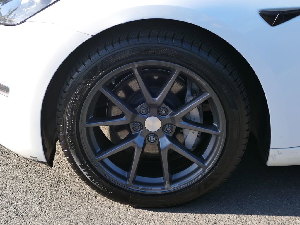 Used 2023 Tesla Model 3 Standard Range image 9