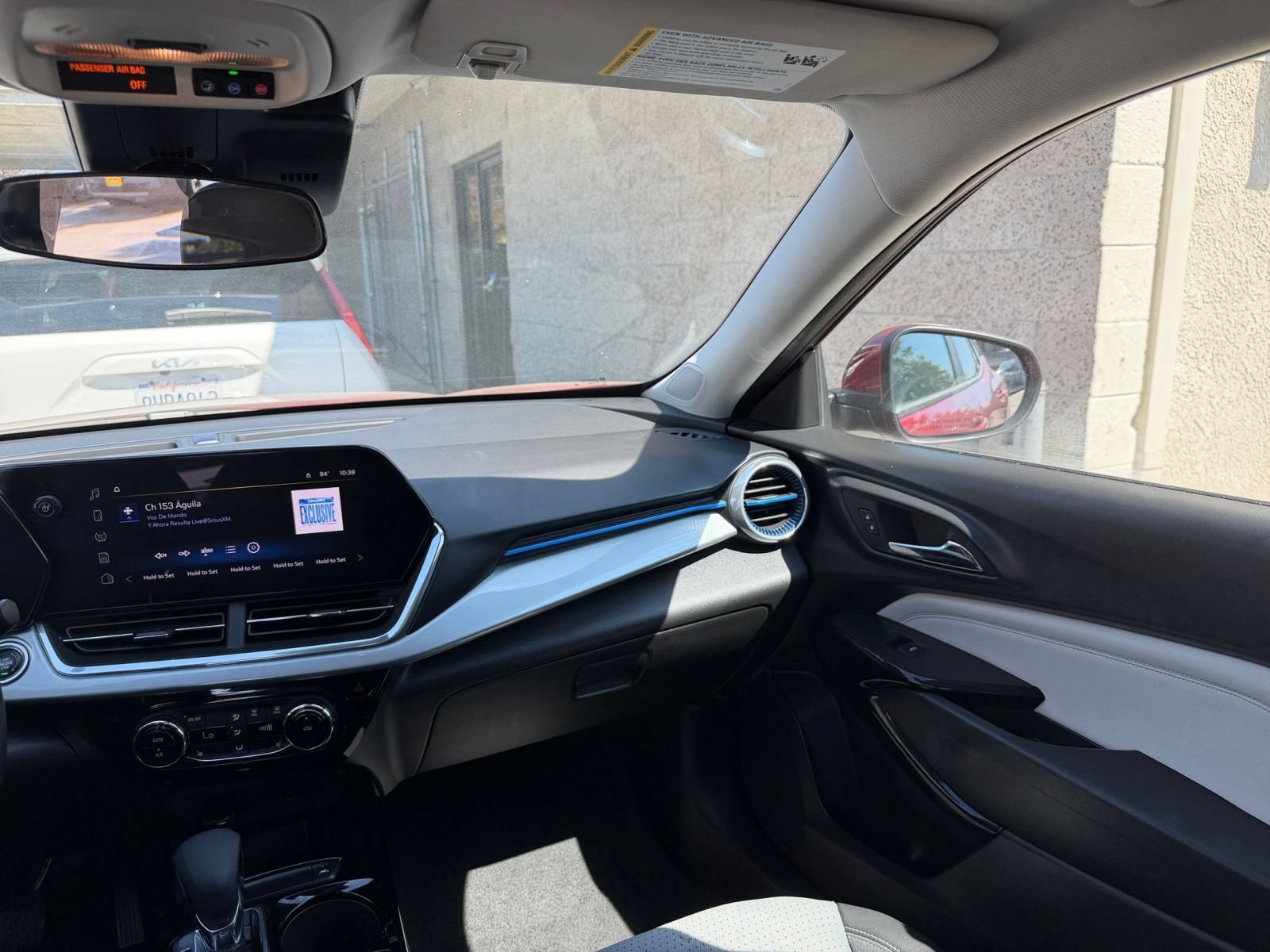Used 2025 Chevrolet Trax LT w/ LT Convenience Package FWD image 33