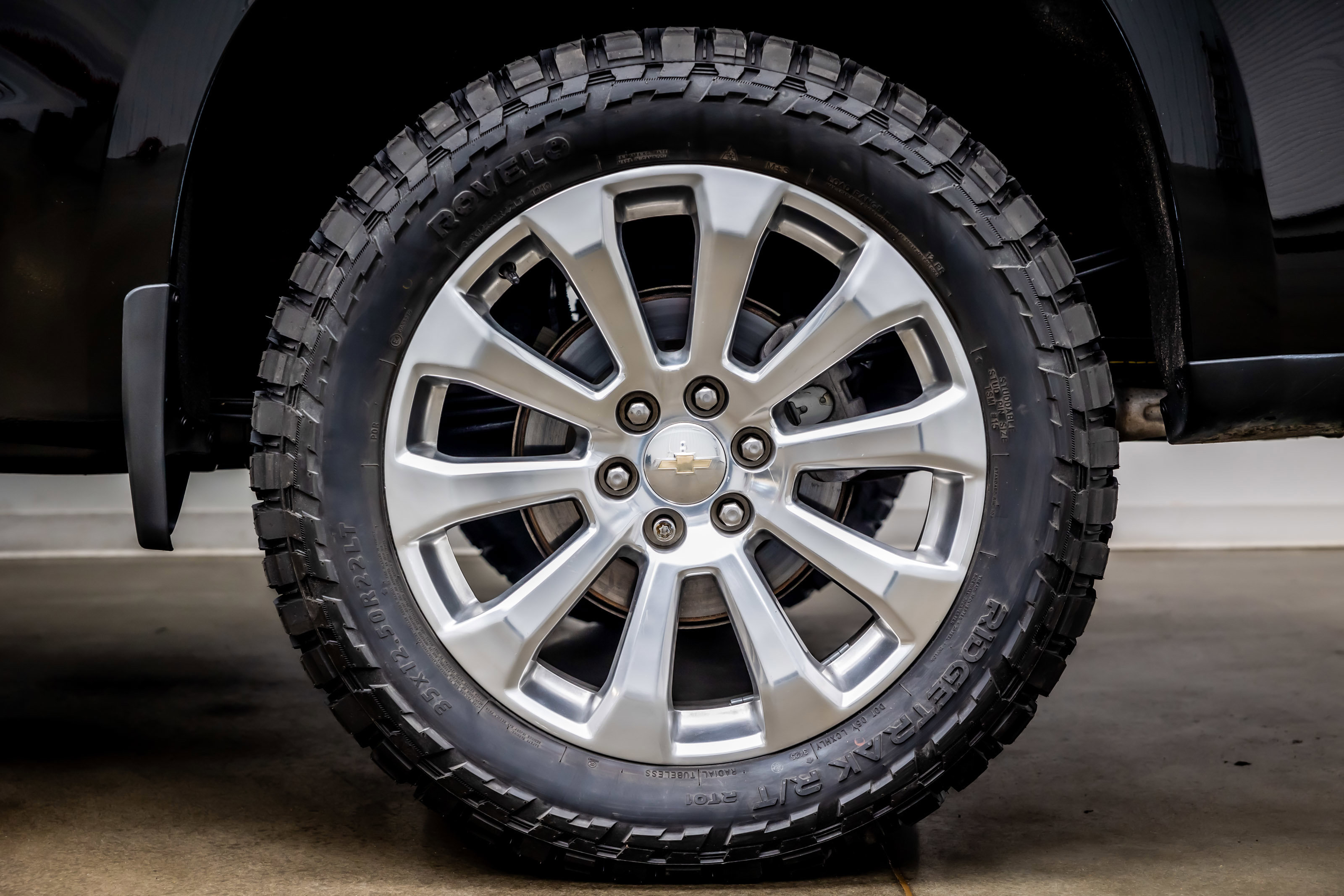 Used 2021 Chevrolet Silverado 1500 High Country w/ Technology Package image 39