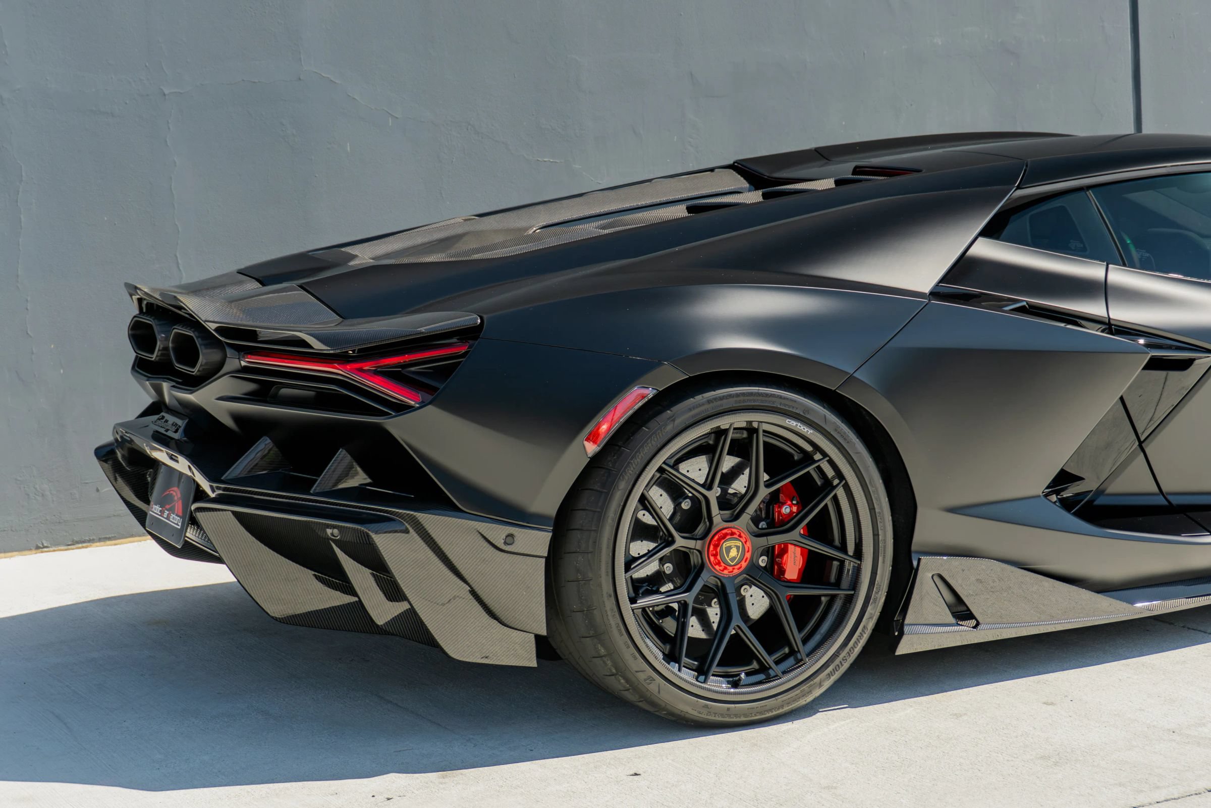 Used 2025 Lamborghini Revuelto AWD/4WD image 39