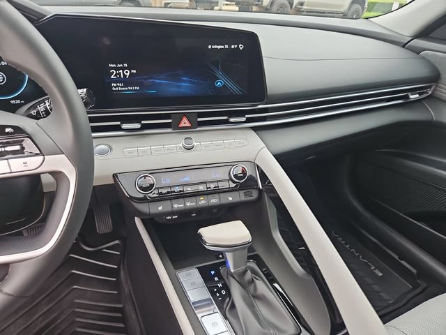 Used 2025 Hyundai Elantra Limited FWD image 11