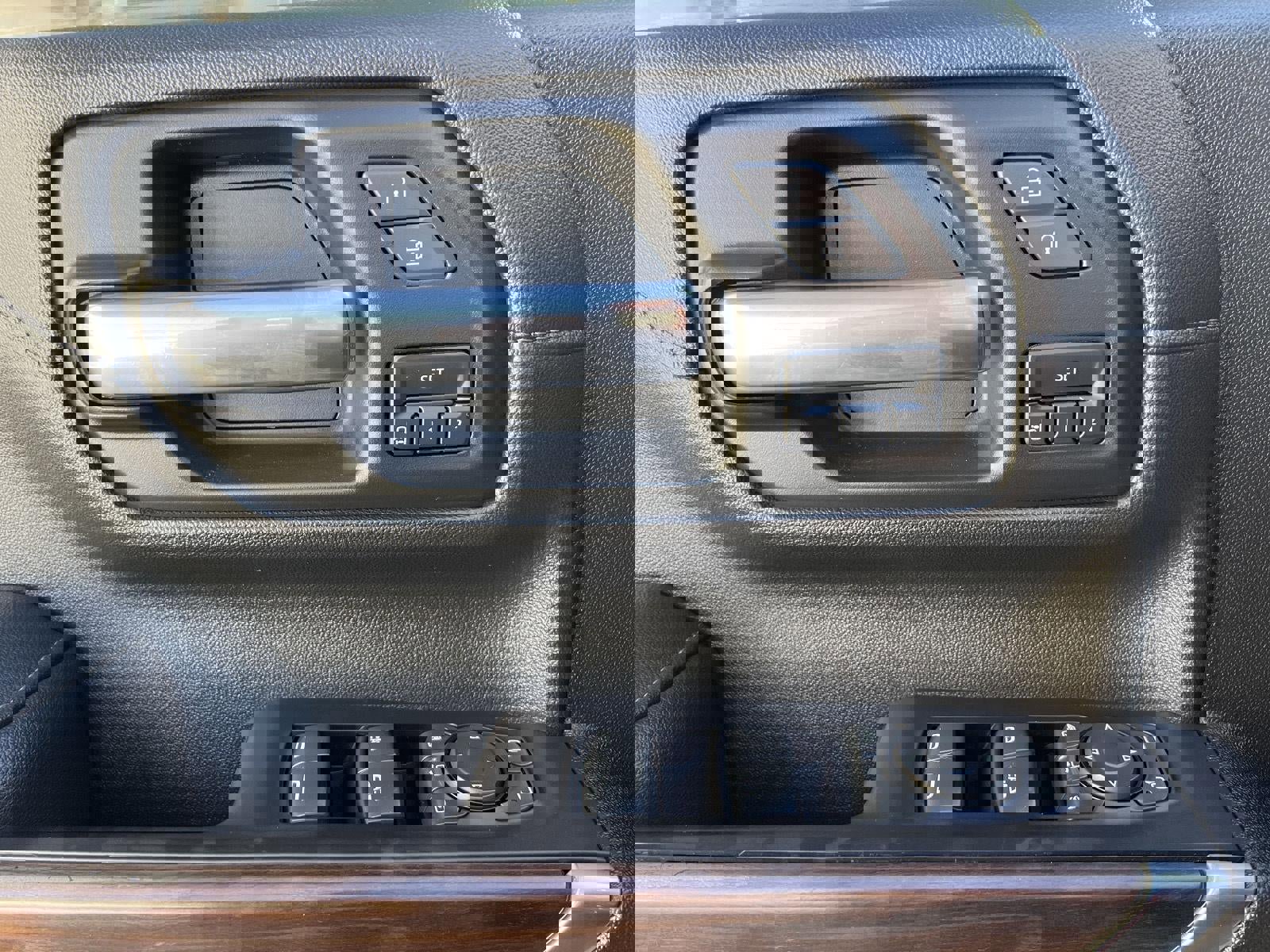 Used 2020 GMC Sierra 3500 SLT w/ SLT Convenience Package image 18