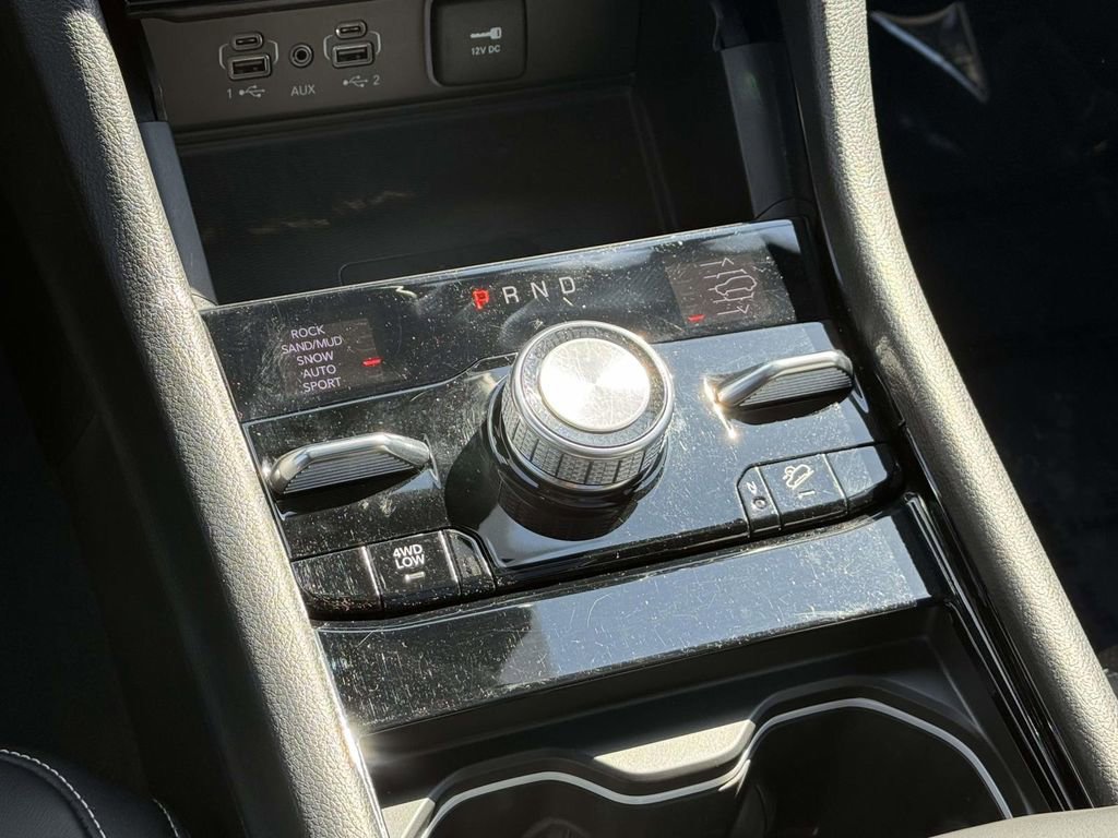 Used 2023 Jeep Grand Cherokee Overland w/ Luxury Tech Group IV image 17