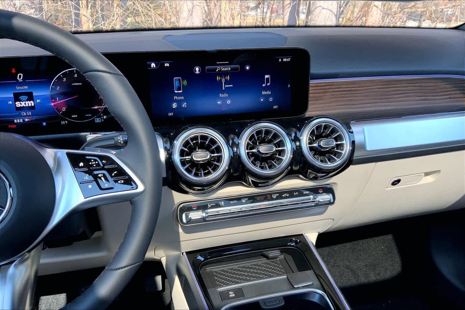 New 2026 Mercedes-Benz GLB 250 4MATIC image 6