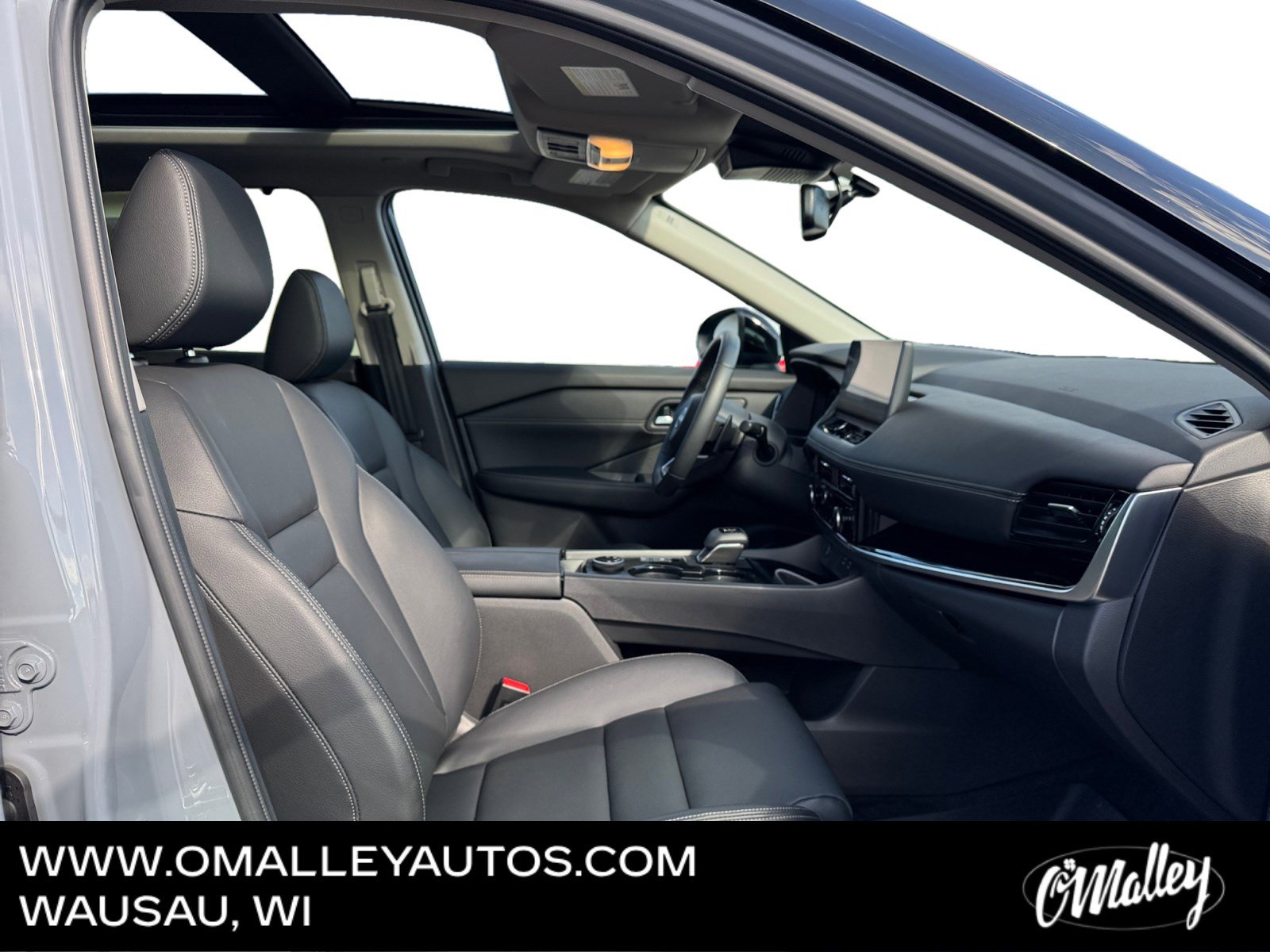 Used 2024 Nissan Rogue SL w/ SL Premium Package image 14