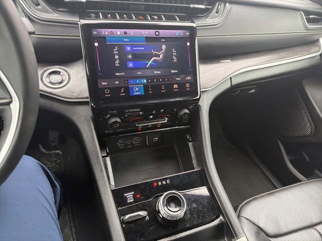 Certified 2024 Jeep Grand Cherokee L Limited w/ Luxury Tech Group II image 12