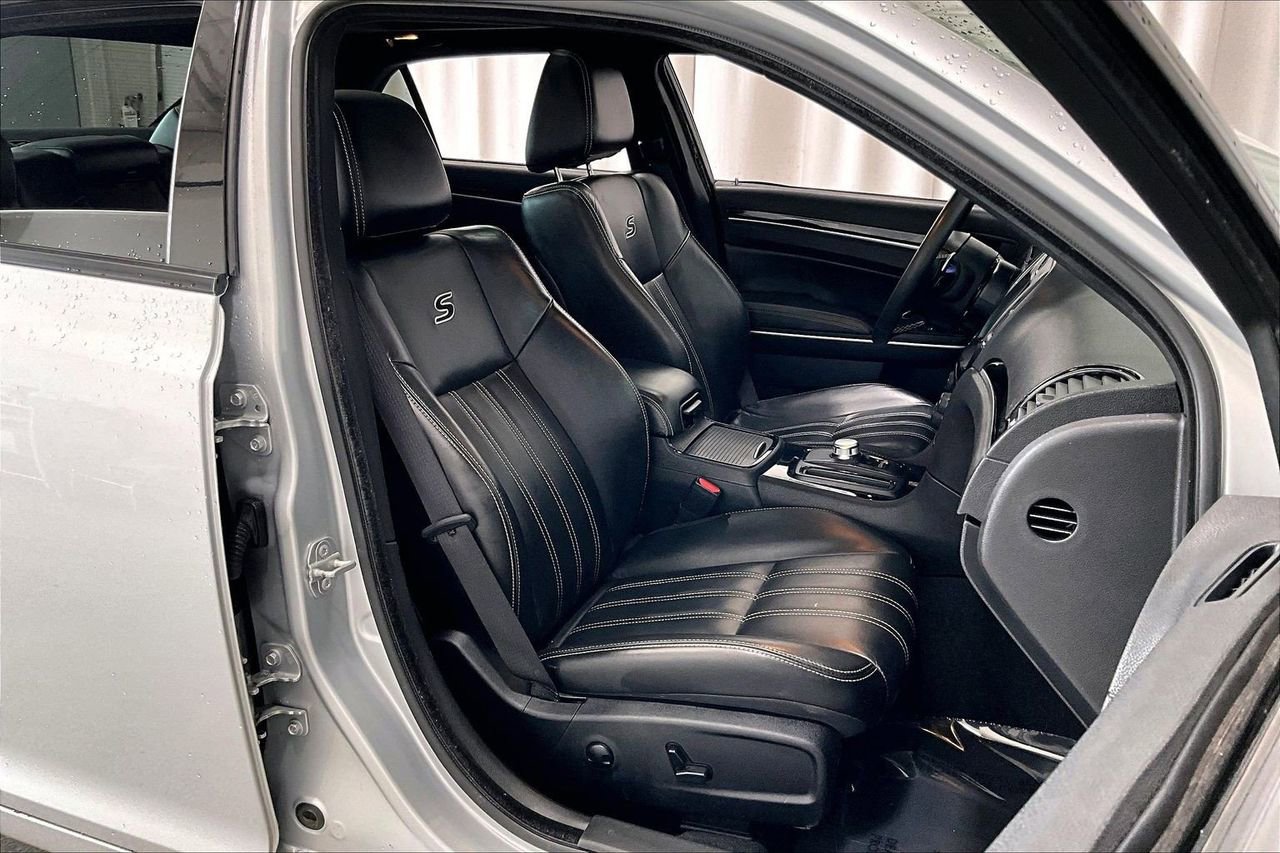 Used 2023 Chrysler 300 S RWD image 6