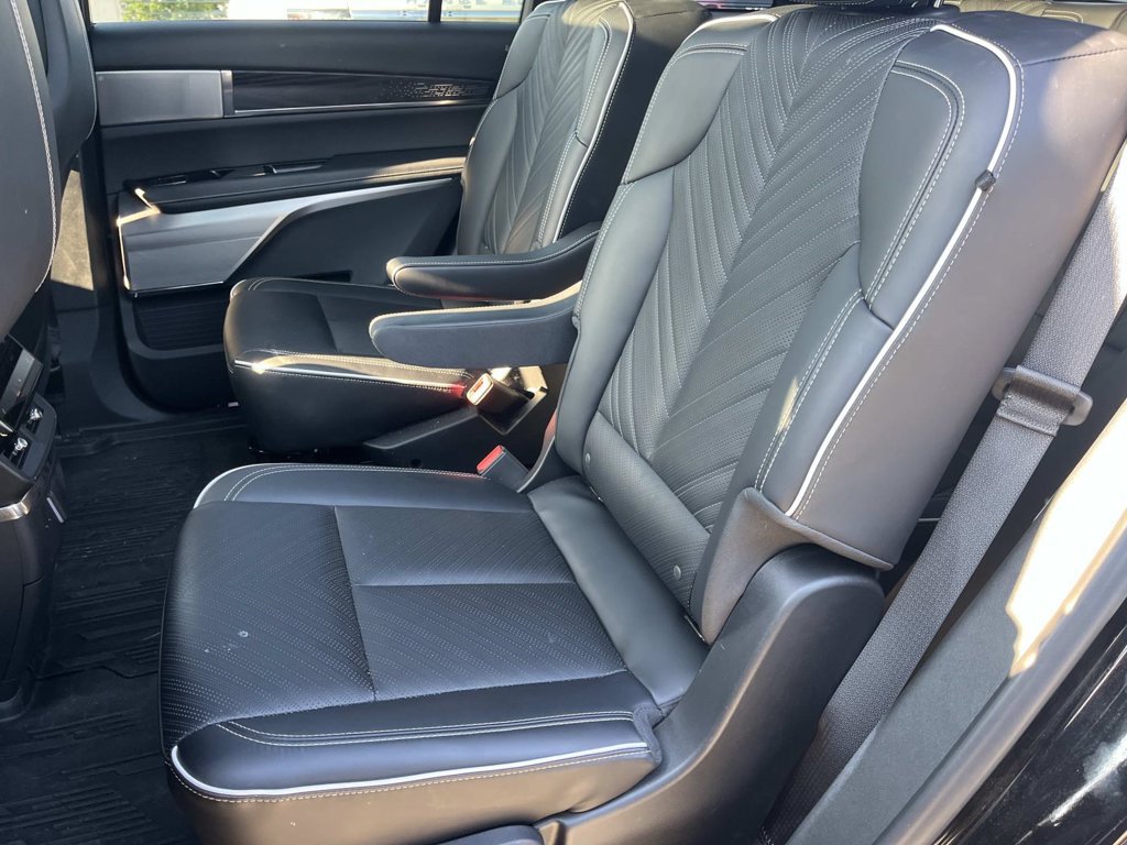 Certified 2026 Cadillac Vistiq Platinum w/ LPO, Floor Liner Package AWD/4WD image 23
