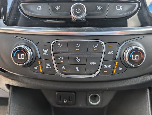 Used 2023 Chevrolet Traverse LT FWD image 26