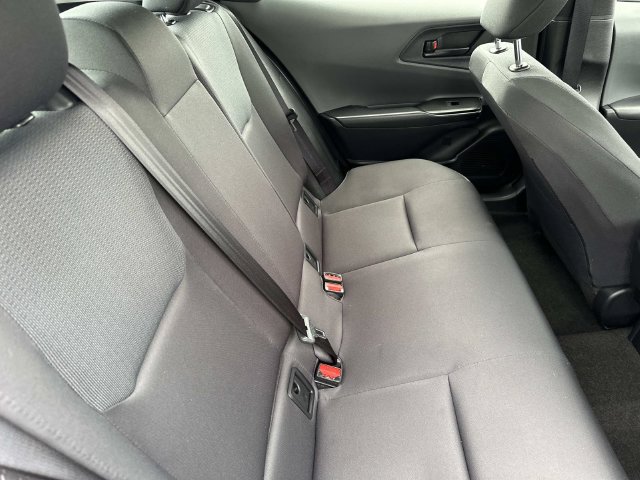 Used 2025 Toyota Prius LE FWD image 34