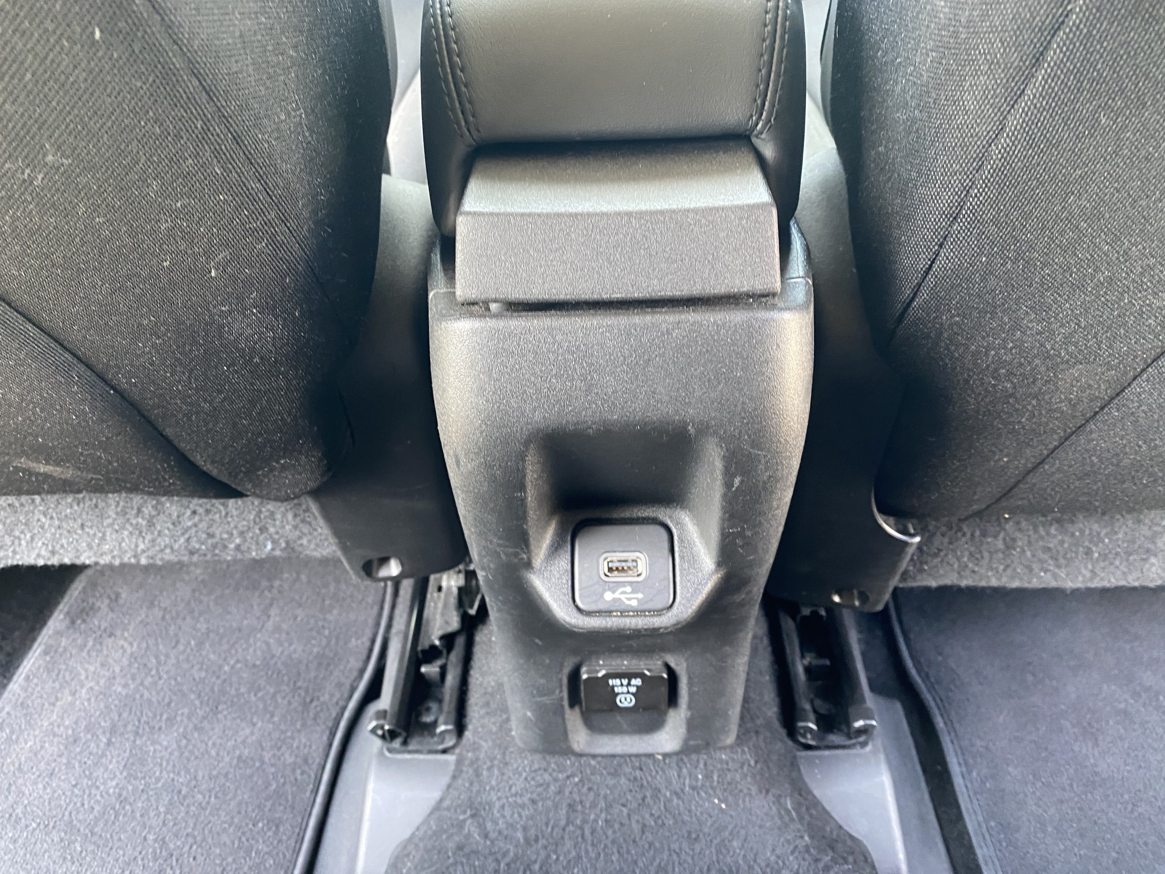 Used 2018 Jeep Renegade Altitude w/ UConnect 8.4 Nav Group FWD image 19