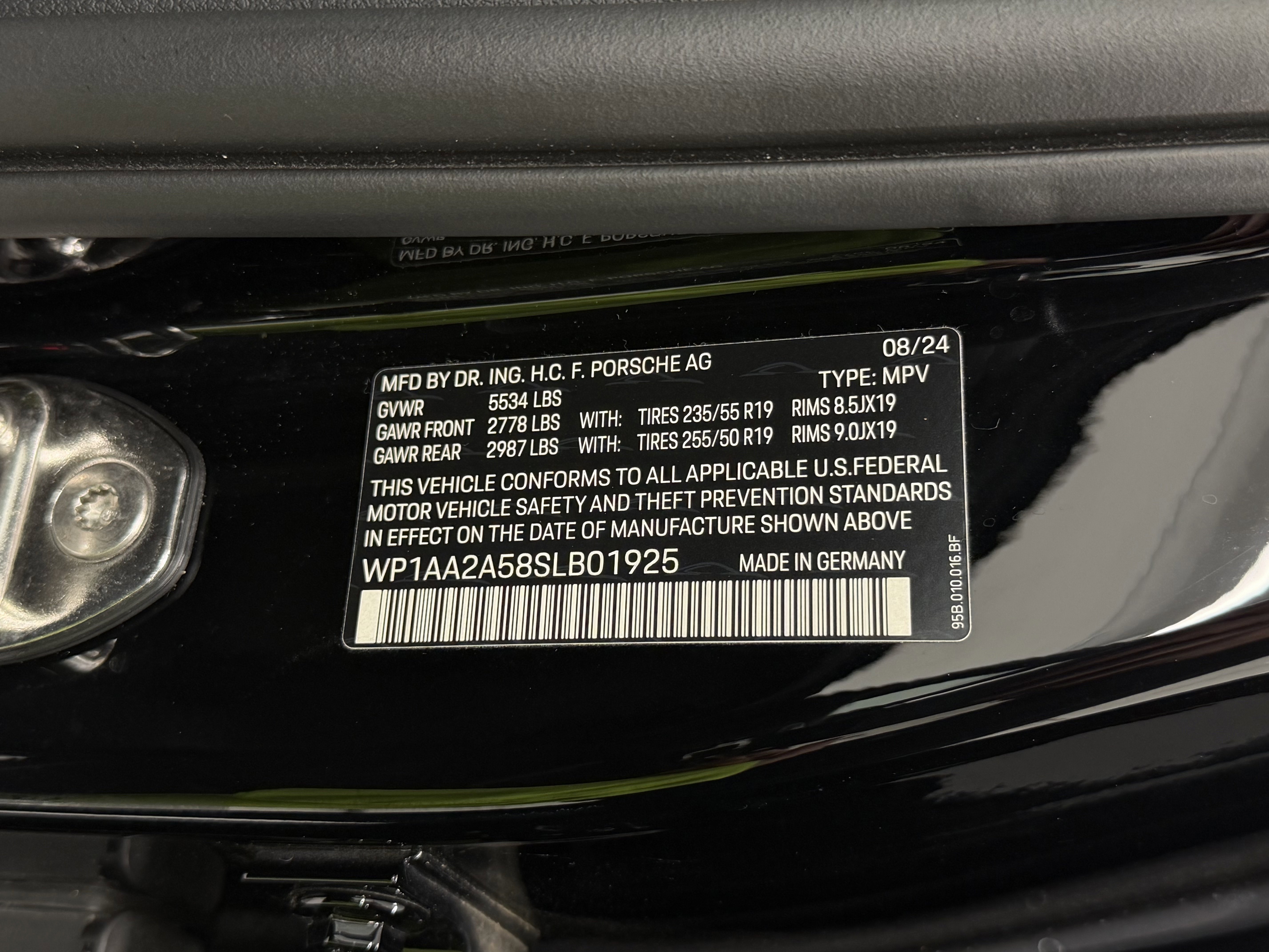 Certified 2025 Porsche Macan image 59