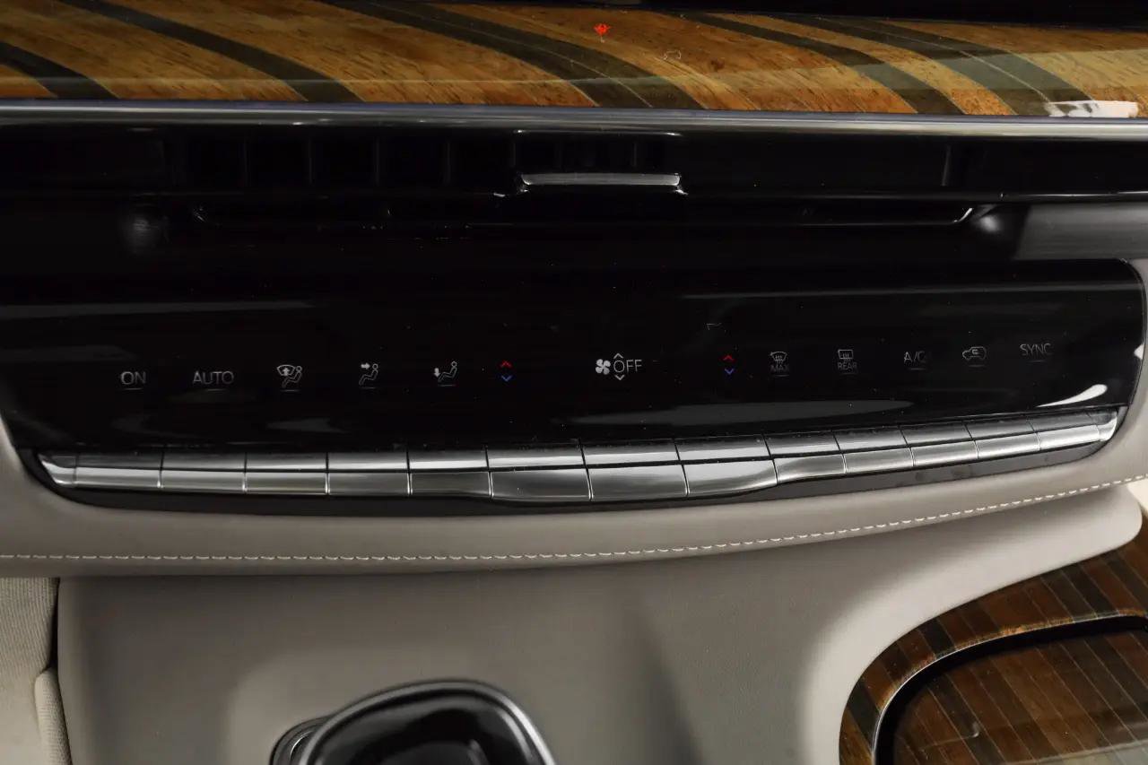 Used 2023 Cadillac Escalade ESV Sport Platinum image 39