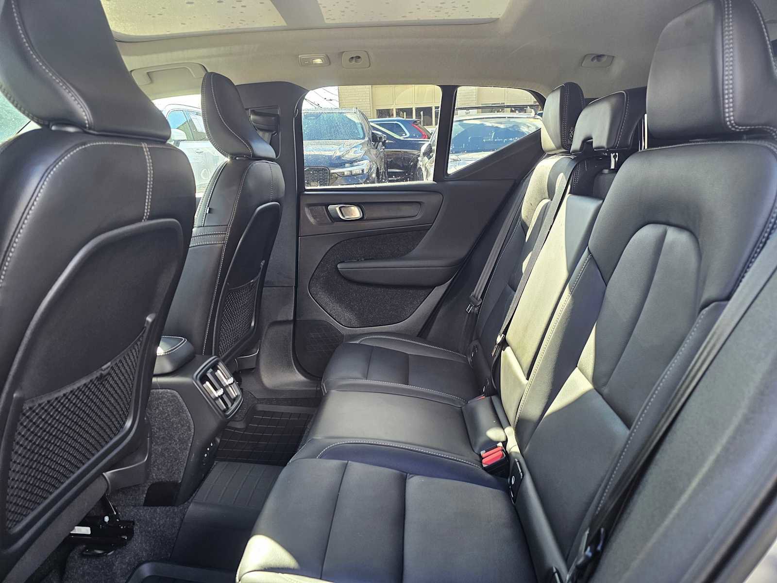 Certified 2025 Volvo XC40 B5 Plus w/ Climate Package image 18