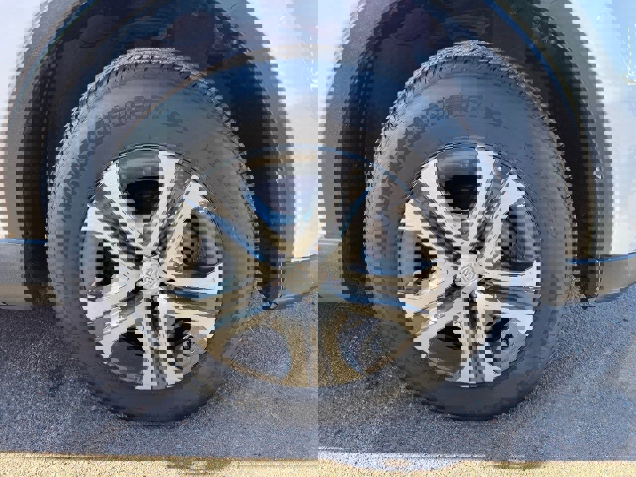 Used 2016 Toyota RAV4 LE image 4