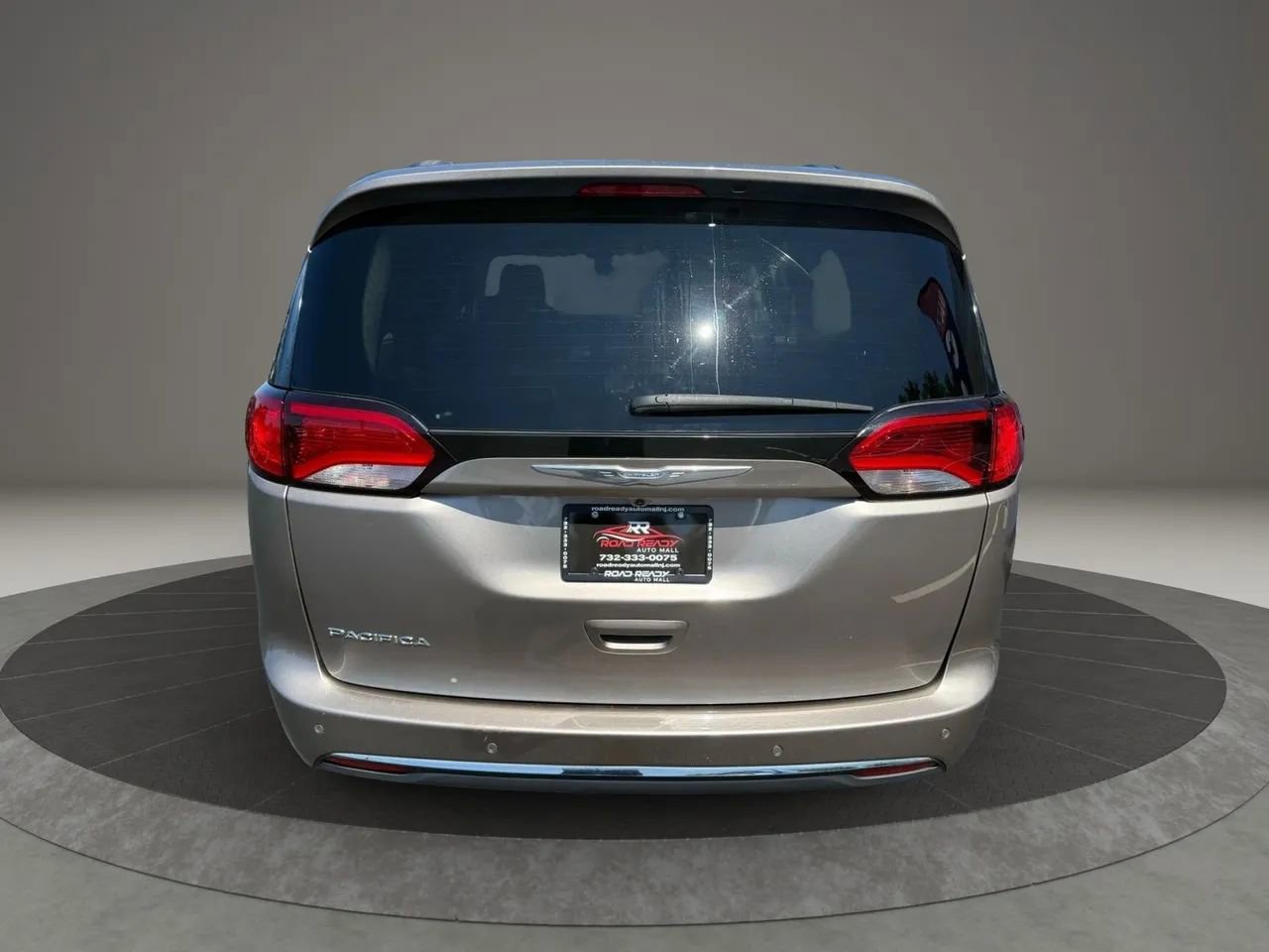 Used 2017 Chrysler Pacifica Touring-L image 8