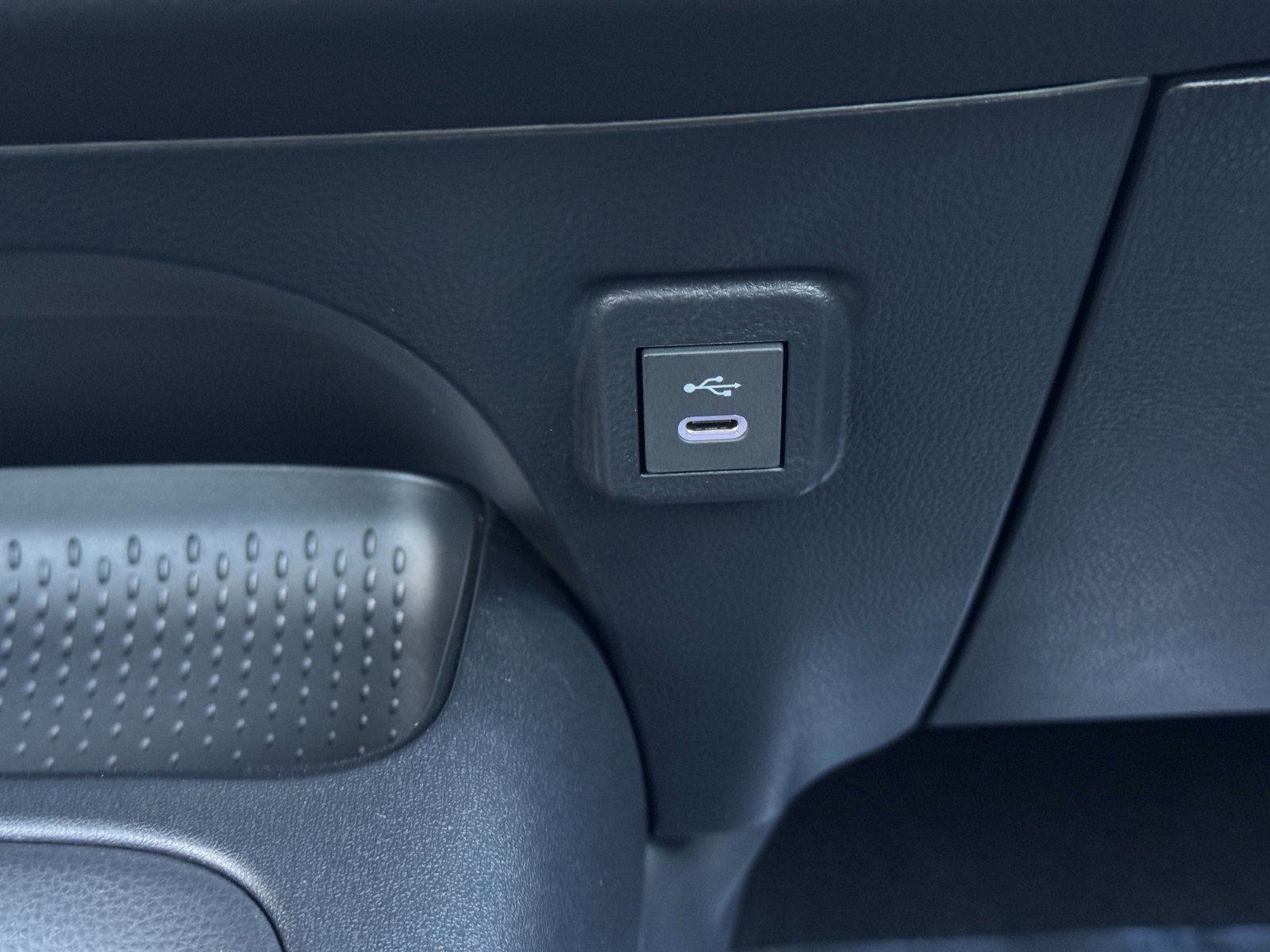 Used 2025 Toyota Corolla LE image 23