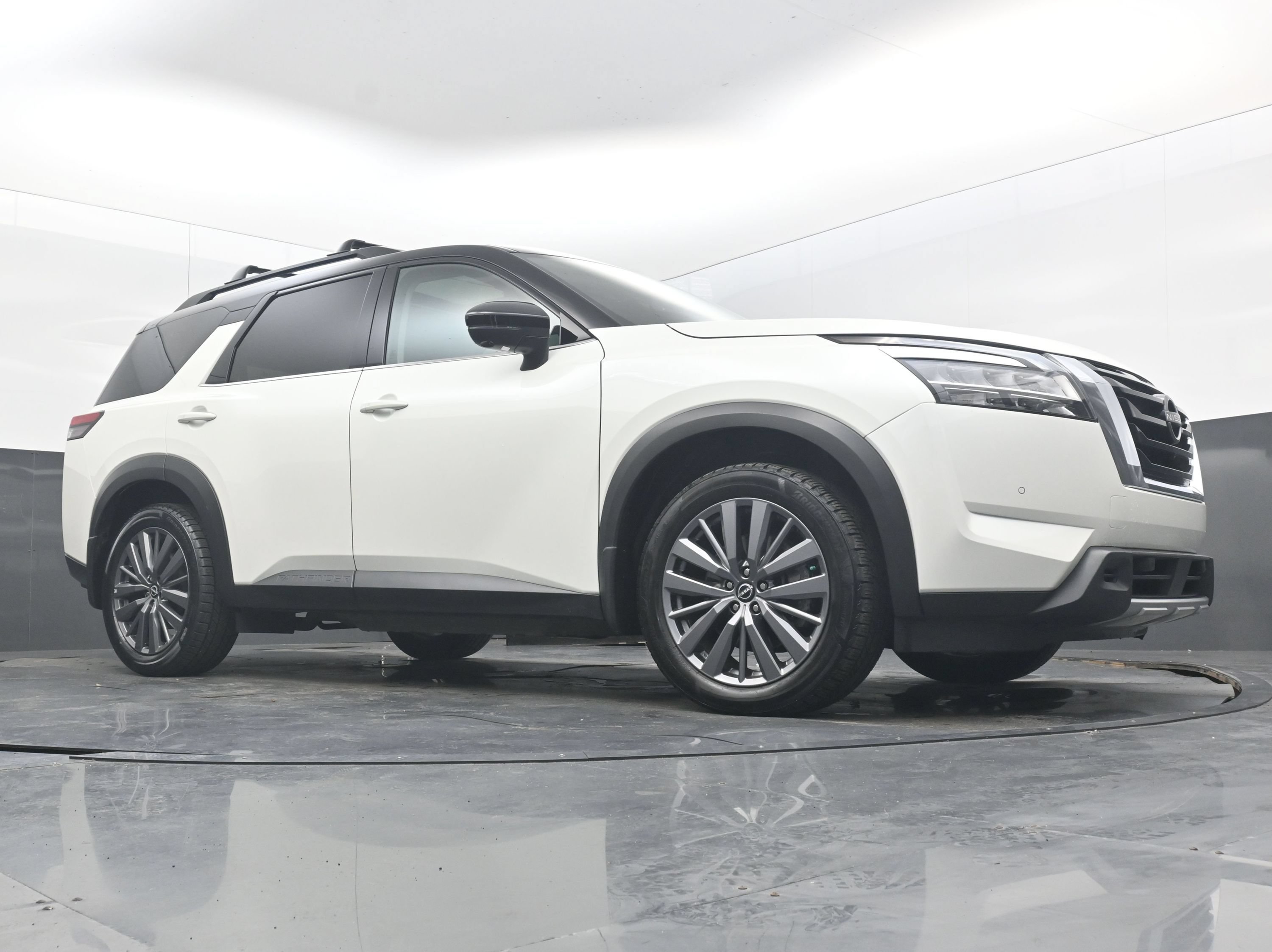 Used 2024 Nissan Pathfinder SL w/ SL Premium Package FWD image 20