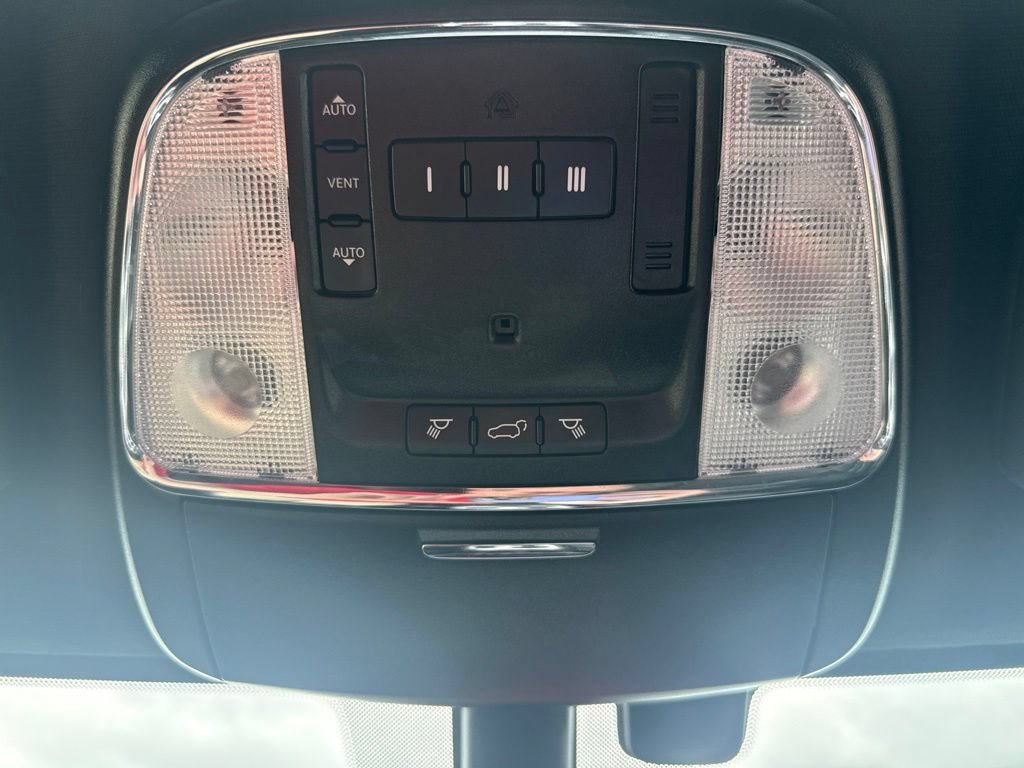 Used 2020 Jeep Grand Cherokee Limited AWD/4WD image 47