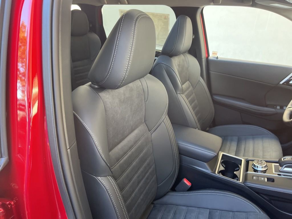 New 2025 Mitsubishi Outlander SE image 25