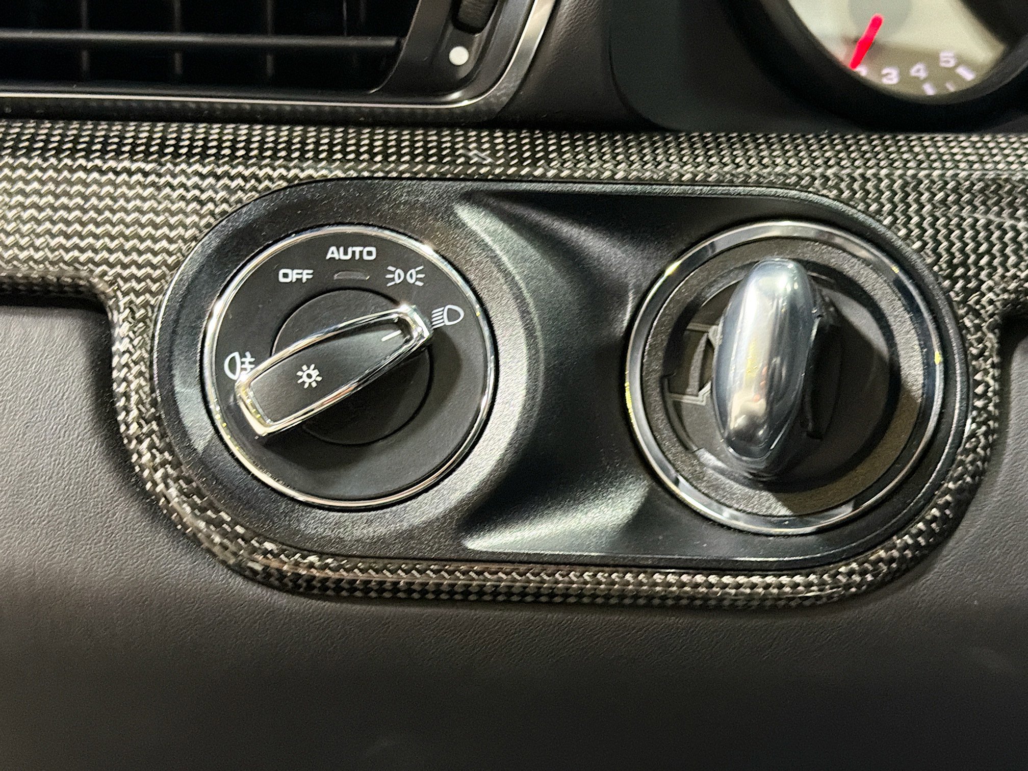 Used 2019 Porsche 911 Turbo image 32