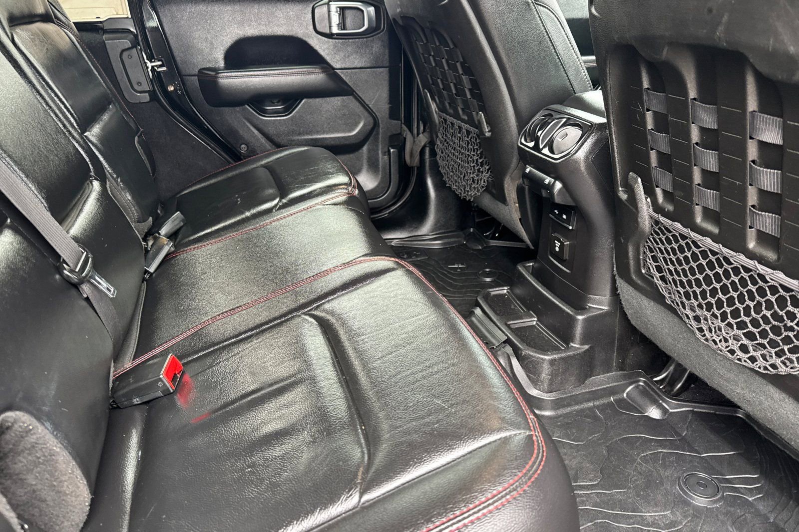 Used 2019 Jeep Wrangler Unlimited Rubicon w/ Steel Bumper Group image 17