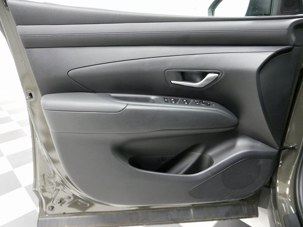 Certified 2025 Hyundai Tucson SE AWD/4WD image 11