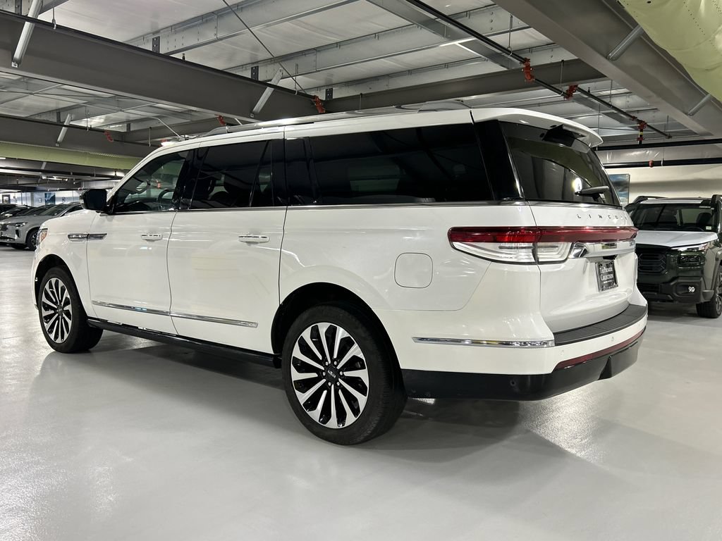 Certified 2024 Lincoln Navigator L Reserve AWD/4WD image 4