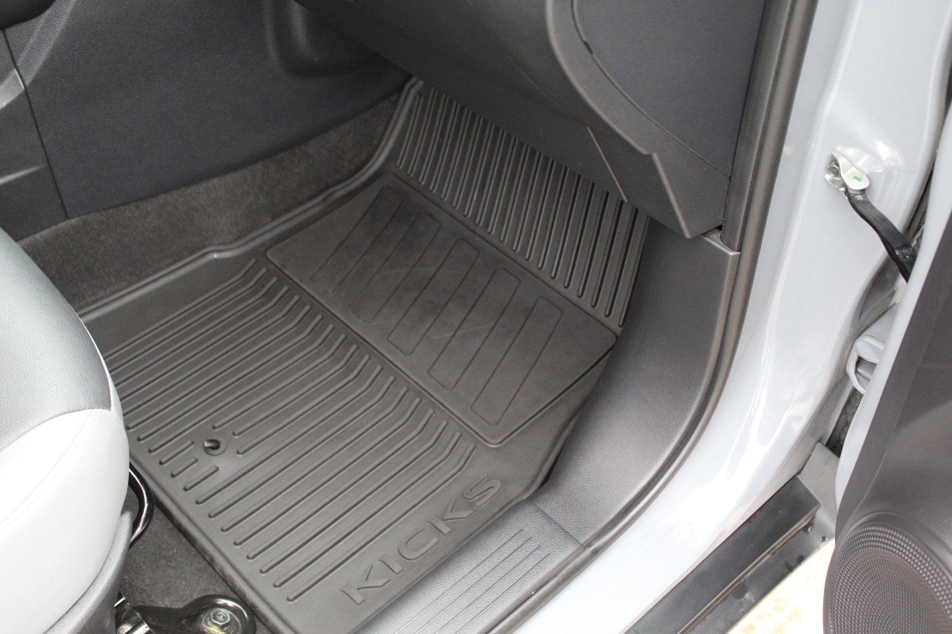 Used 2024 Nissan Kicks SR w/ SR Premium Package image 15