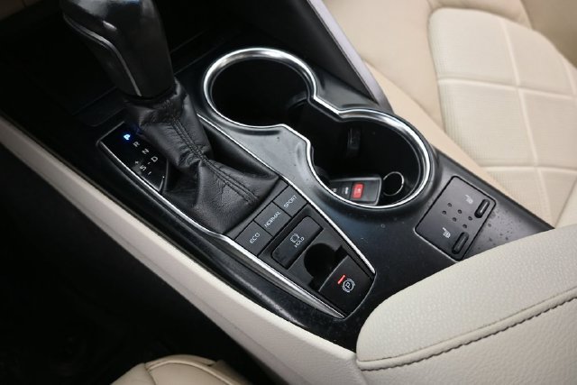 Used 2018 Toyota Camry XLE FWD image 15