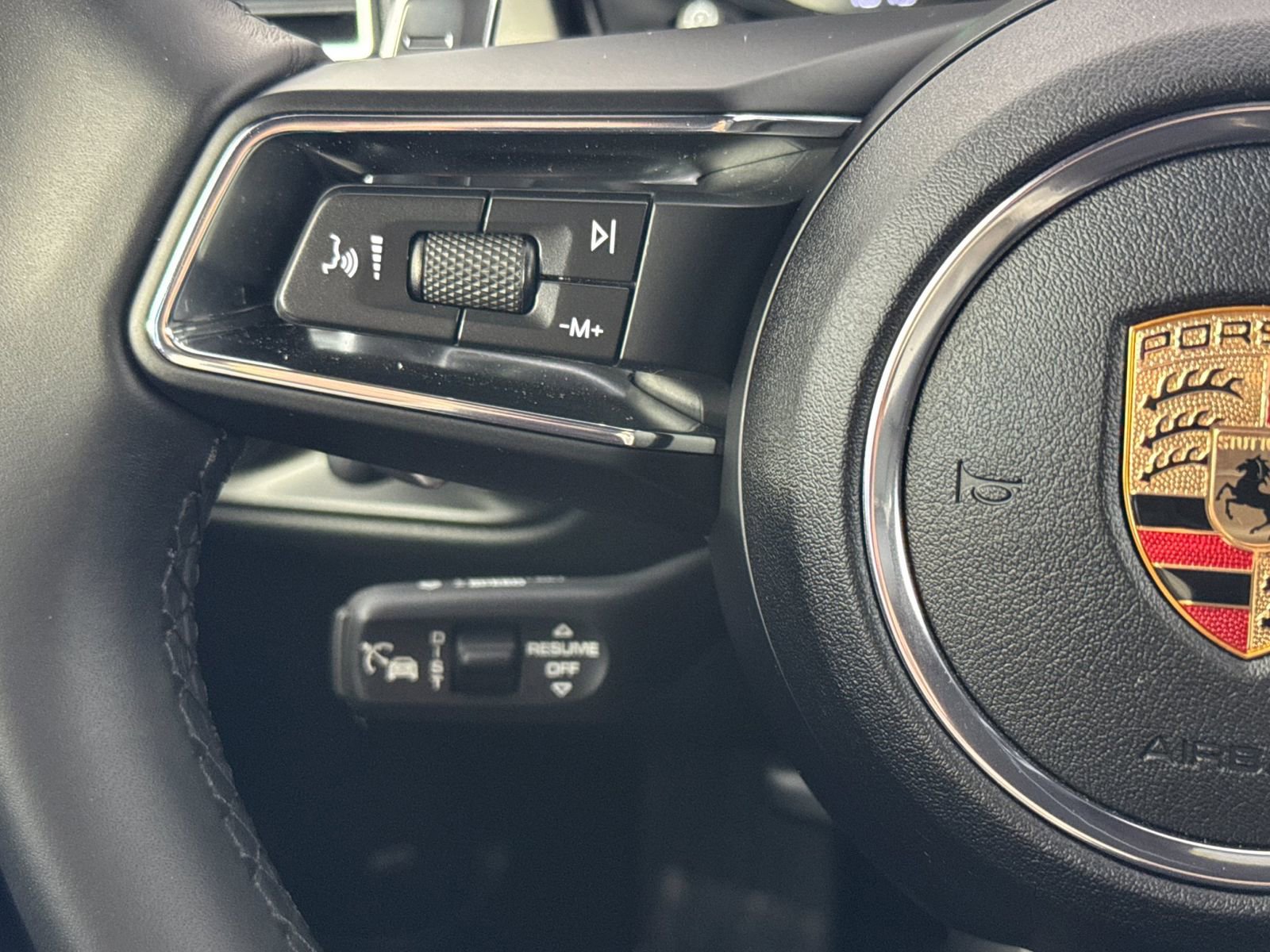 Certified 2025 Porsche Macan image 29