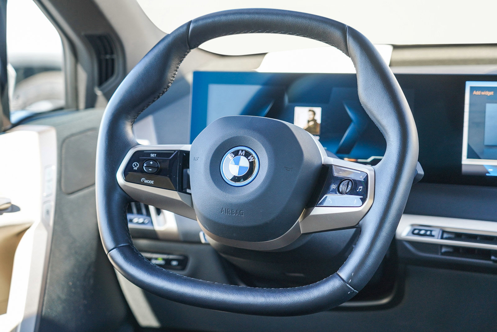 Used 2025 BMW iX xDrive50 image 16