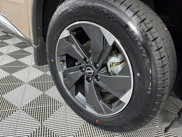 Used 2024 Nissan Rogue SV w/ SV Premium Package AWD/4WD image 16