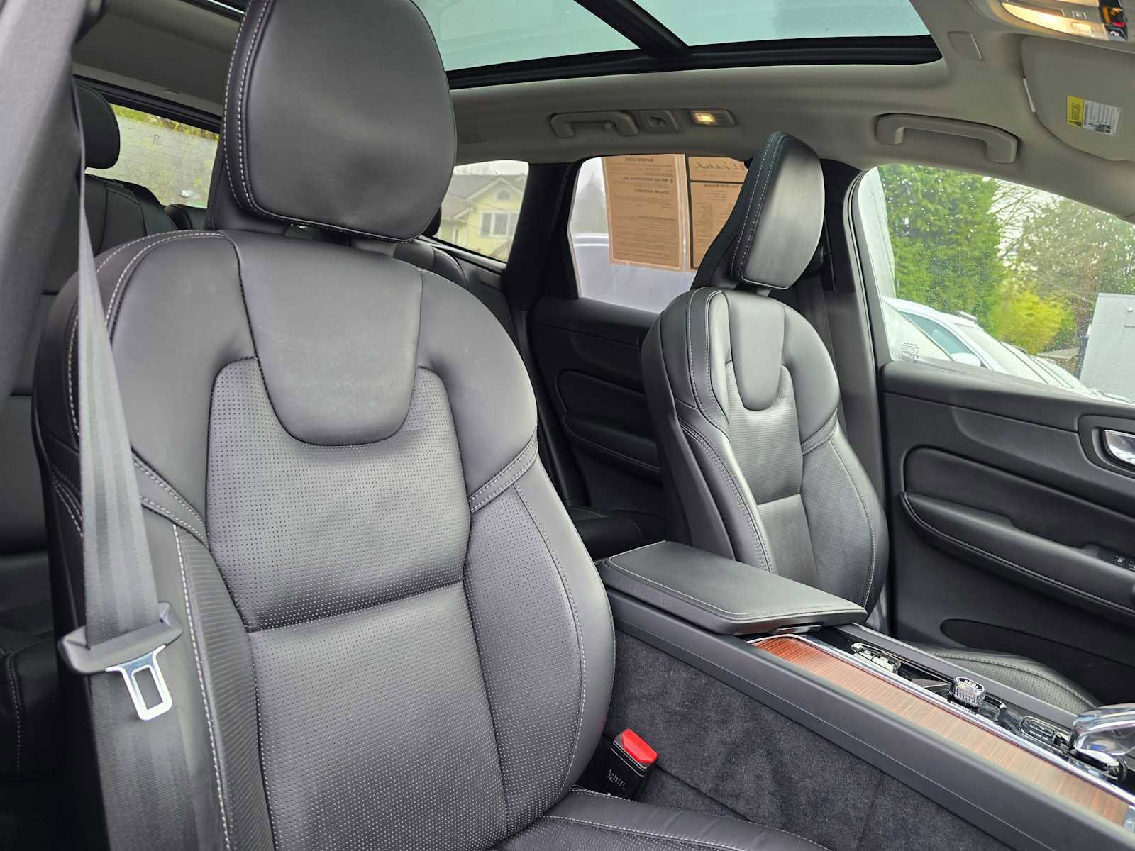 Certified 2023 Volvo XC60 T8 Ultimate w/ Climate Package image 11