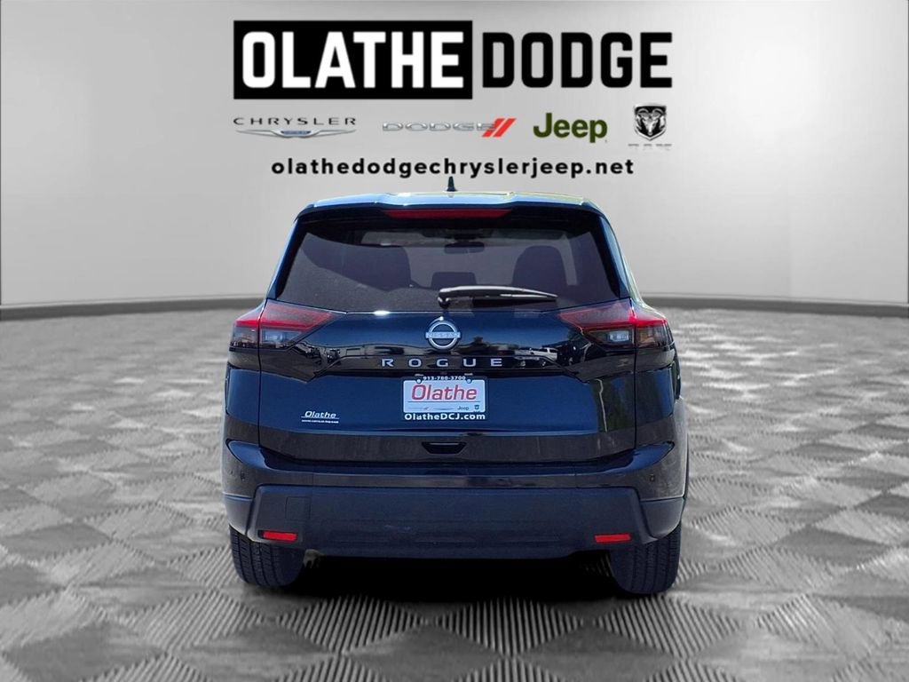 Used 2025 Nissan Rogue SV FWD image 28