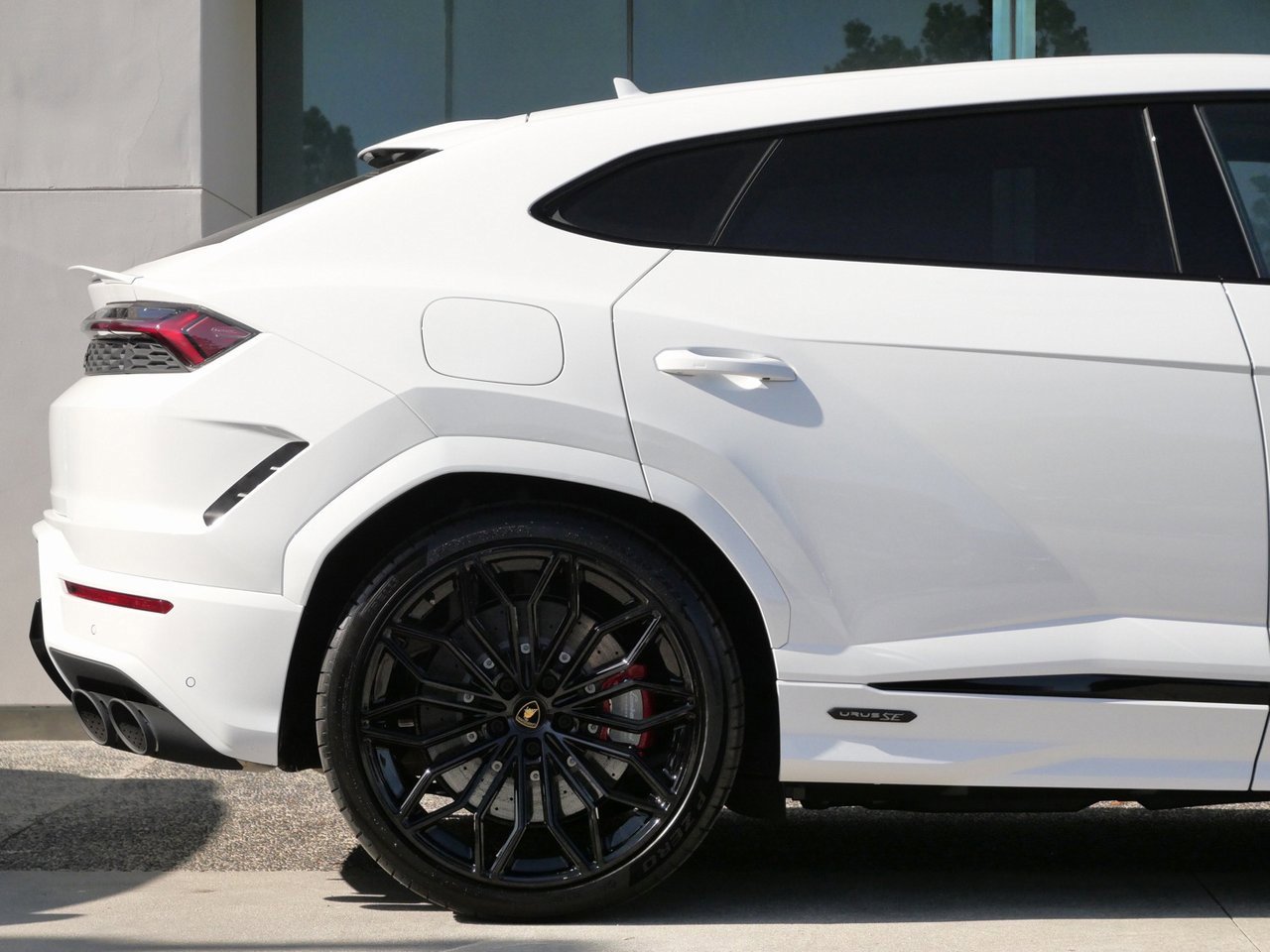 Used 2025 Lamborghini Urus SE image 11
