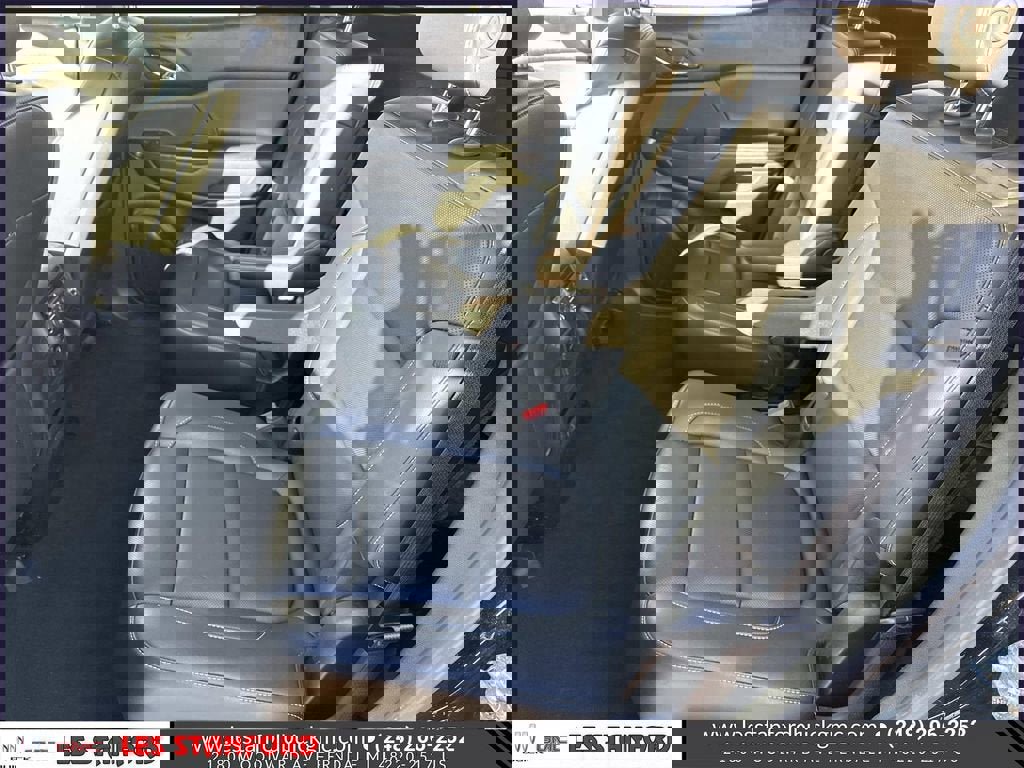 Used 2018 GMC Acadia SLT w/ LPO, Floor Liner Package image 13