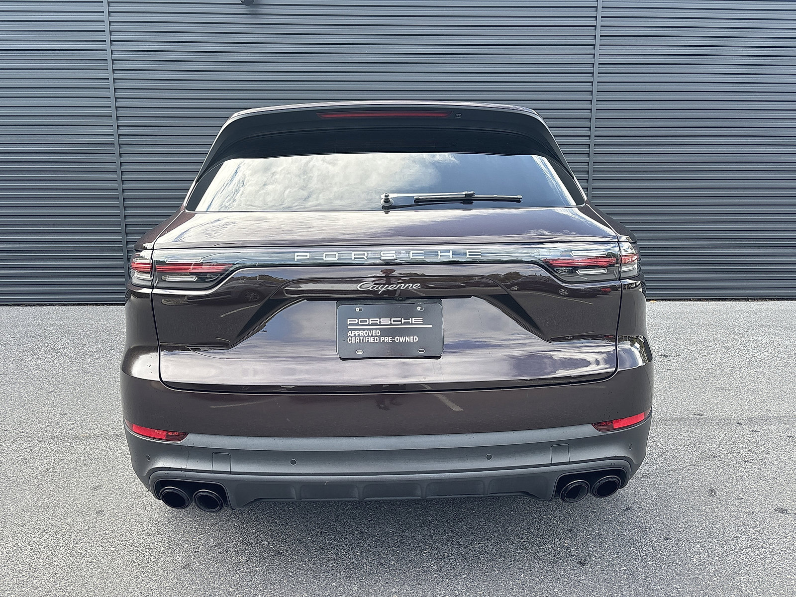 Used 2022 Porsche Cayenne Platinum Edition image 4