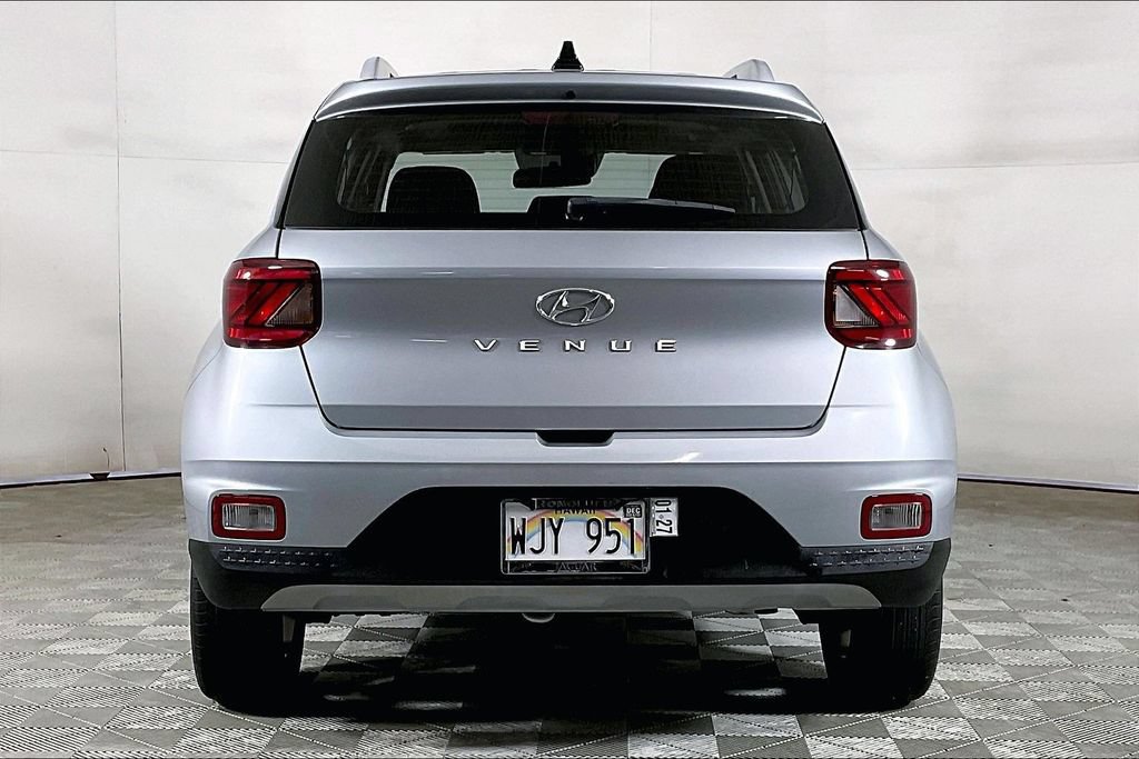 Used 2022 Hyundai Venue SEL FWD image 3