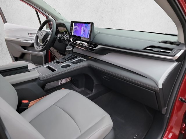 Used 2026 Toyota Sienna XLE FWD image 26