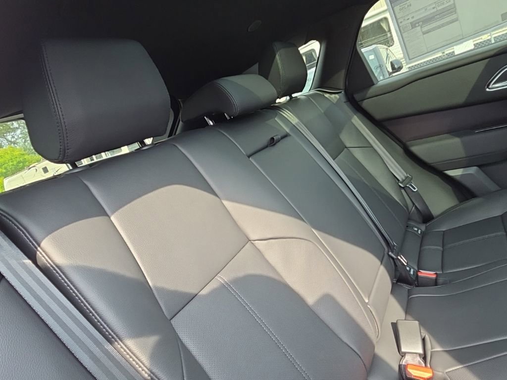 New 2026 Land Rover Range Rover Velar Dynamic SE image 18